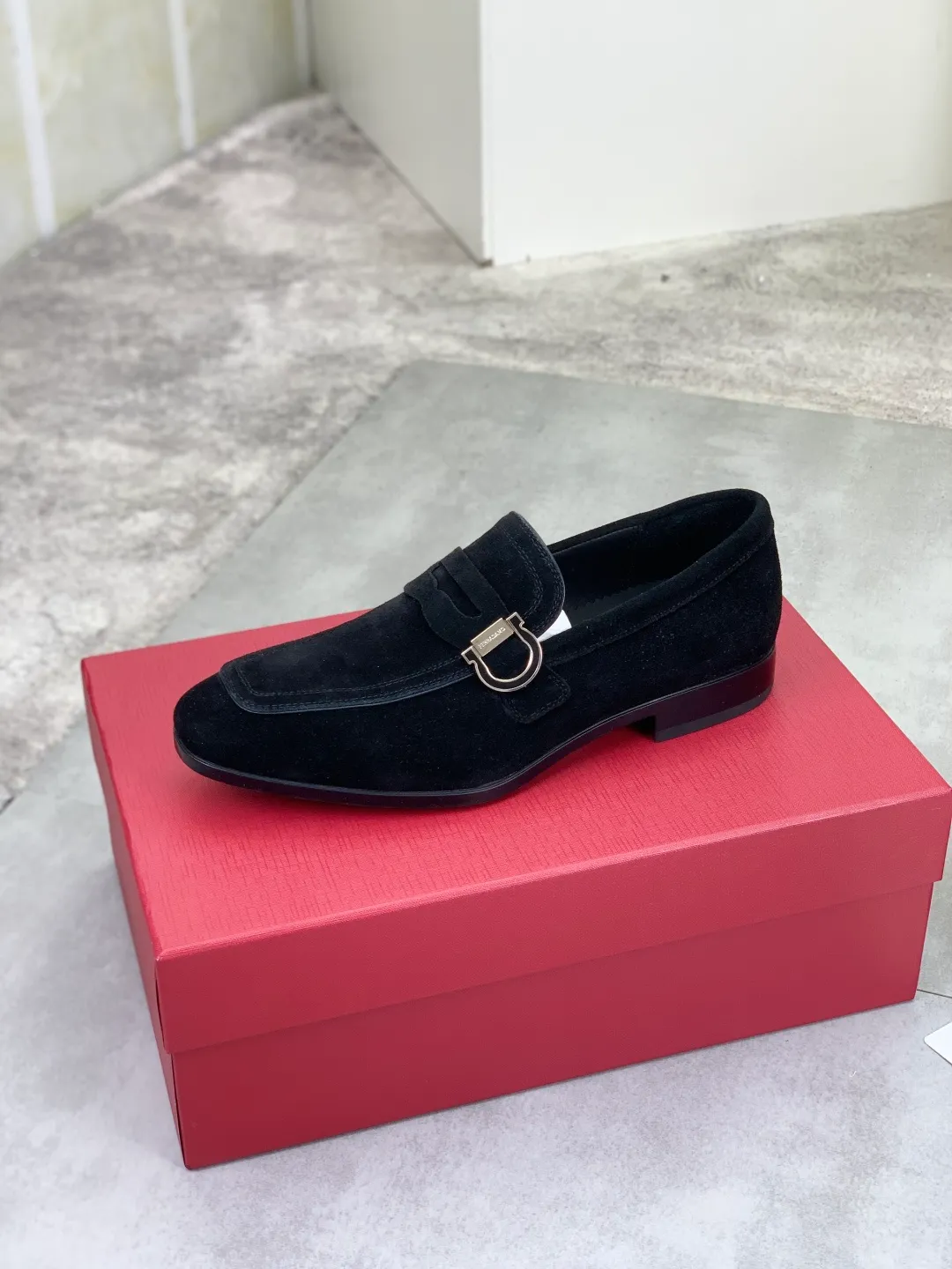 Men's men's shoes 💰P600💰[New model] High quality water-dyed cowhide 🆘[Salvatore Ferragamo] Ferragamo's latest casual business leather shoes for men! Listed simultaneously! The fabric is made of specially imported original calfskin, and the interior is made of imported water-dyed cowhide. It is absolutely luxurious and leads the fashion trend. Matching code: 38-44 (45 and 46 can be customized) 5️⃣ colors available